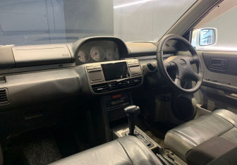 Подержанный автомобиль Nissan X-Trail 2002 года (14 фото)