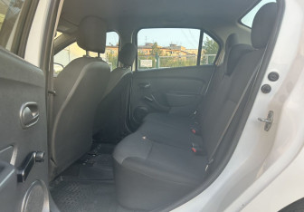 Подержанный автомобиль Renault Logan Sedan 2014 года (11 фото)