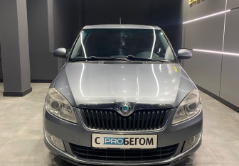 Подержанный автомобиль Skoda Fabia Hatchback 2012 года (3 фото)