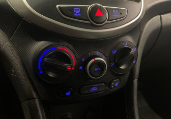 Подержанный автомобиль Hyundai Solaris Sedan 2011 года (11 фото)