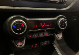 Подержанный автомобиль Kia Rio Sedan 2019 года (15 фото)