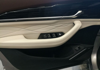 Подержанный автомобиль Geely Monjaro 2023 года (24 фото)