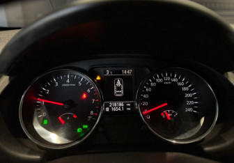 Подержанный автомобиль Nissan Qashqai 2011 года (10 фото)