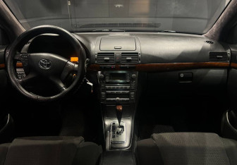 Подержанный автомобиль Toyota Avensis Sedan 2007 года (10 фото)