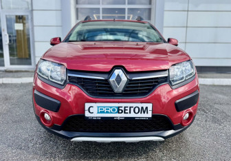 Подержанный автомобиль Renault Sandero 2015 года (2 фото)