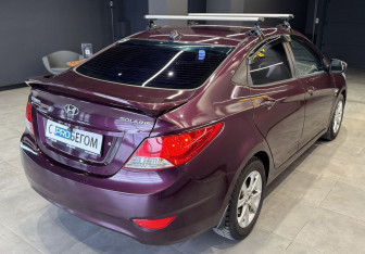 Подержанный автомобиль Hyundai Solaris Sedan 2013 года (7 фото)