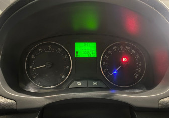 Подержанный автомобиль Skoda Fabia Hatchback 2012 года (9 фото)