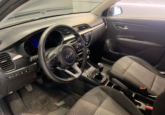 Подержанный автомобиль Kia Rio Sedan 2019 года (13 фото)