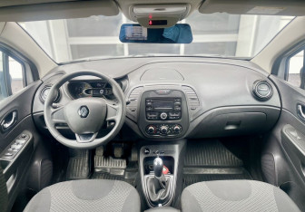 Подержанный автомобиль Renault Kaptur 2017 года (8 фото)