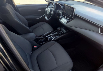 Подержанный автомобиль Toyota Corolla Sedan 2019 года (5 фото)
