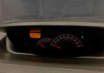 Подержанный автомобиль Toyota Passo Sette 2009 года (13 фото)