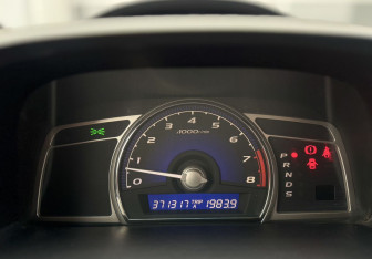 Подержанный автомобиль Honda Civic Sedan 2007 года (9 фото)