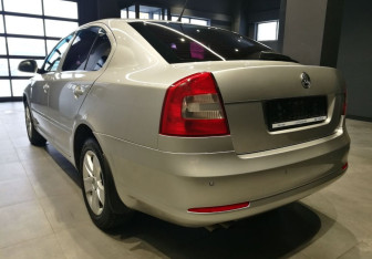 Подержанный автомобиль Skoda Octavia Liftback 2010 года (10 фото)