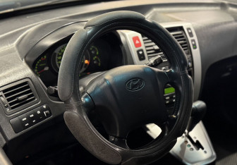 Подержанный автомобиль Hyundai Tucson 2006 года (9 фото)