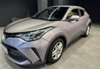 Подержанный автомобиль Toyota C-HR 2020 года (2 фото)