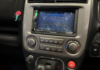 Подержанный автомобиль Honda Stream 2003 года (12 фото)