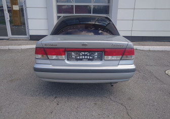 Подержанный автомобиль Nissan Sunny Sedan 2000 года (5 фото)
