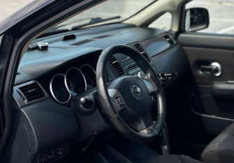 Подержанный автомобиль Nissan Tiida Hatchback 2010 года (14 фото)