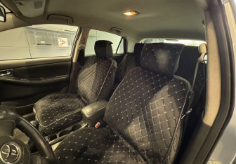 Подержанный автомобиль Toyota Corolla Hatchback 2005 года (14 фото)