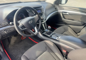 Подержанный автомобиль Hyundai i40 Sedan 2014 года (14 фото)