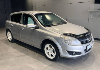 Подержанный автомобиль Opel Astra Sedan 2008 года (2 фото)