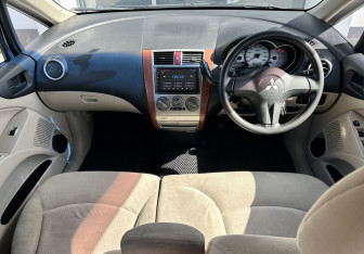 Подержанный автомобиль Mitsubishi Colt Hatchback 2010 года (13 фото)