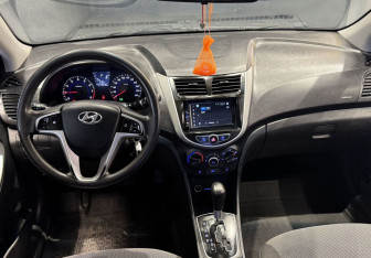 Подержанный автомобиль Hyundai Solaris Sedan 2013 года (9 фото)