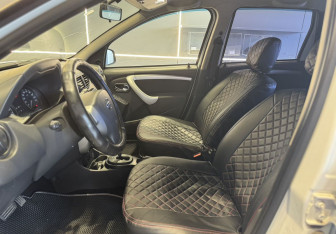 Подержанный автомобиль Nissan Terrano 2014 года (12 фото)