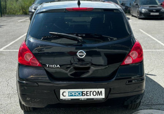 Подержанный автомобиль Nissan Tiida Hatchback 2010 года (9 фото)