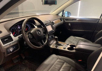 Подержанный автомобиль Volkswagen Touareg 2015 года (20 фото)