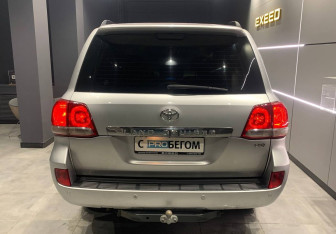 Подержанный автомобиль Toyota Land Cruiser Suv 2009 года (8 фото)