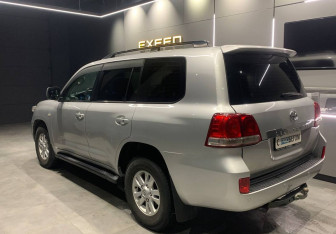 Подержанный автомобиль Toyota Land Cruiser Suv 2009 года (5 фото)