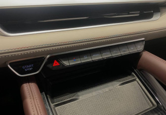 Подержанный автомобиль Geely Monjaro 2023 года (19 фото)