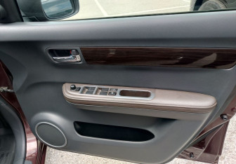 Подержанный автомобиль Suzuki Swift Hatchback 2010 года (12 фото)