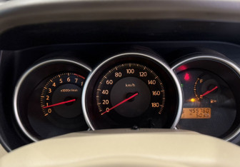 Подержанный автомобиль Nissan Tiida Hatchback 2005 года (16 фото)