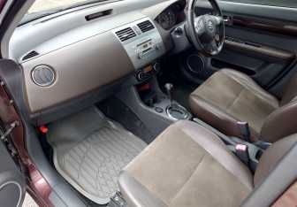 Подержанный автомобиль Suzuki Swift Hatchback 2010 года (18 фото)