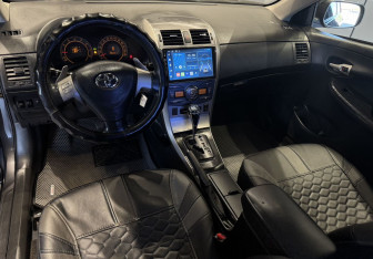 Подержанный автомобиль Toyota Corolla Sedan 2008 года (8 фото)