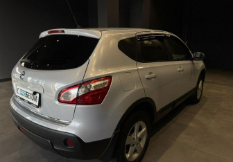 Подержанный автомобиль Nissan Qashqai 2011 года (7 фото)