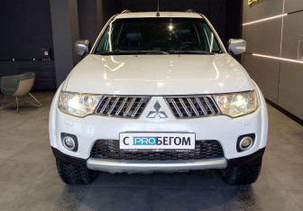 Подержанный автомобиль Mitsubishi Pajero Sport 2013 года (2 фото)