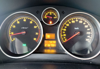 Подержанный автомобиль Opel Zafira Compactvan 2006 года (12 фото)