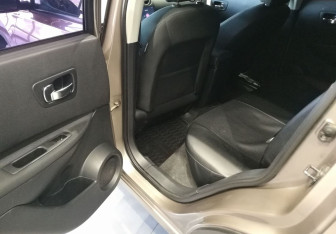Подержанный автомобиль Nissan Qashqai 2013 года (12 фото)