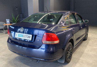 Подержанный автомобиль Volkswagen Polo Sedan 2013 года (5 фото)