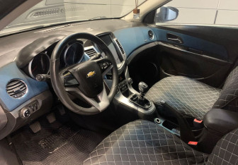 Подержанный автомобиль Chevrolet Cruze Sedan 2012 года (13 фото)