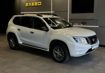 Подержанный автомобиль Nissan Terrano 2014 года (4 фото)