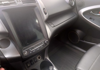 Подержанный автомобиль Toyota RAV4 2006 года (14 фото)