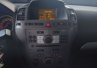 Подержанный автомобиль Opel Zafira Compactvan 2006 года (11 фото)