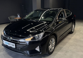 Подержанный автомобиль Hyundai Elantra Sedan 2019 года (2 фото)