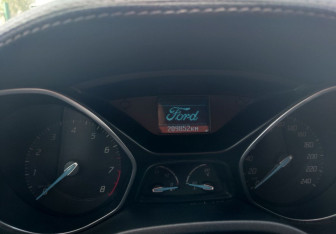 Подержанный автомобиль Ford Focus Hatchback 2011 года (16 фото)