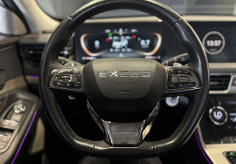 Подержанный автомобиль Exeed TXL 2022 года (10 фото)
