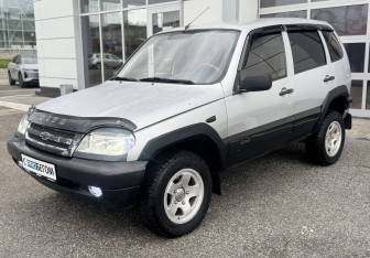 Подержанный автомобиль Chevrolet Niva 2005 года (3 фото)